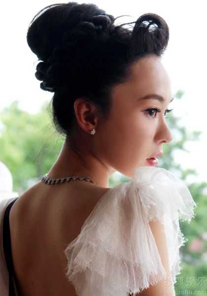 霍思燕着Chanel高级成衣 倾城回眸顾盼生辉