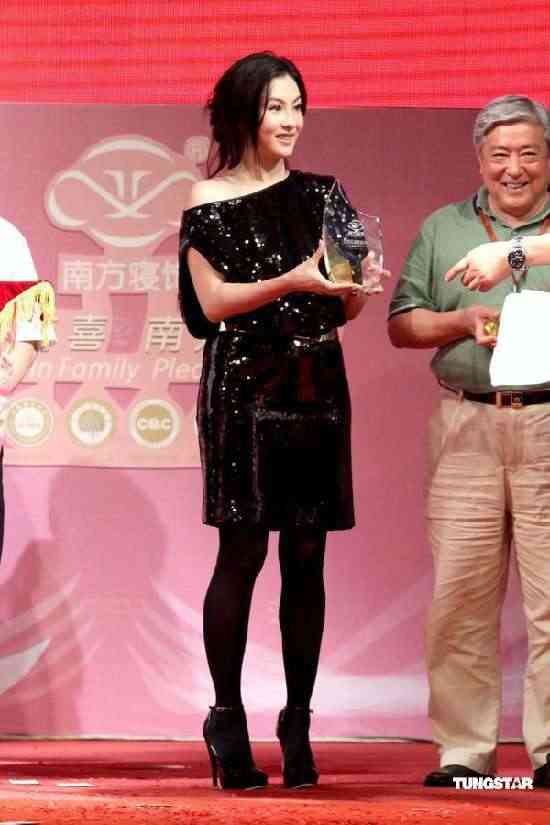 张柏芝喜气洋洋代言 传闻婆媳失和直喊冤