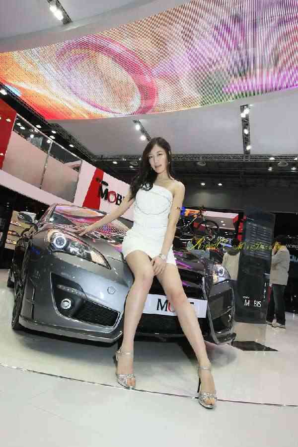 �����Ը���Ů��ģ