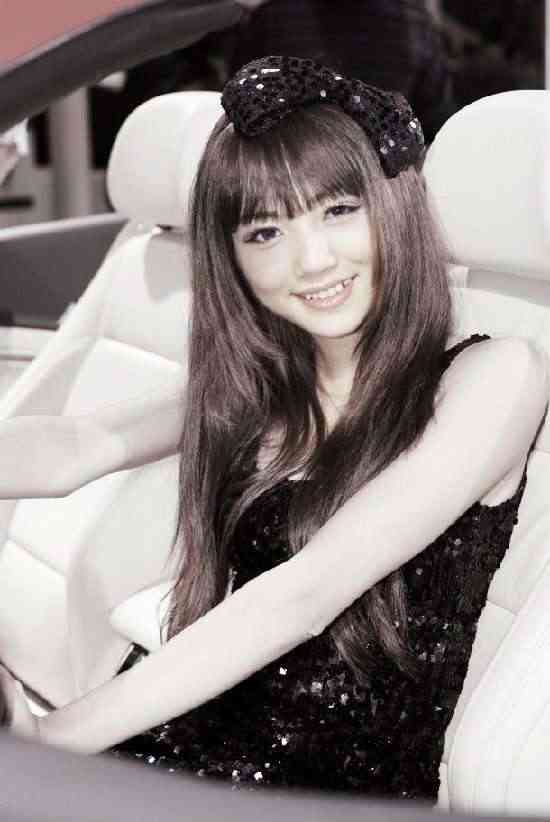 2010�ϲ����ʳ�չ��Ů������