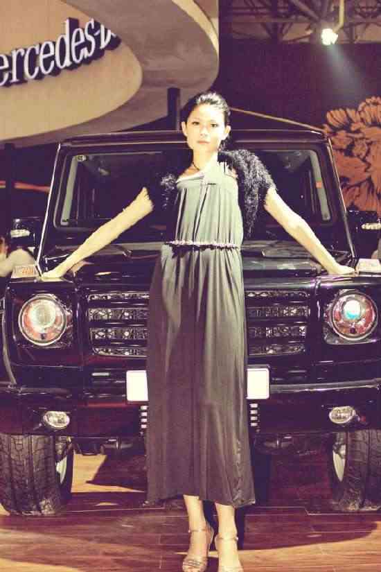 2010�ϲ����ʳ�չ��Ů������