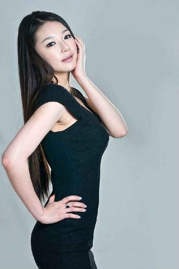 ������һ��Ů��ģ��Ӣ��