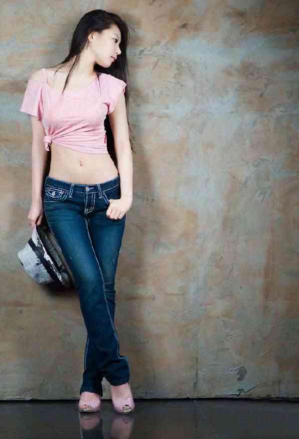 ������һ��Ů��ģ��Ӣ��