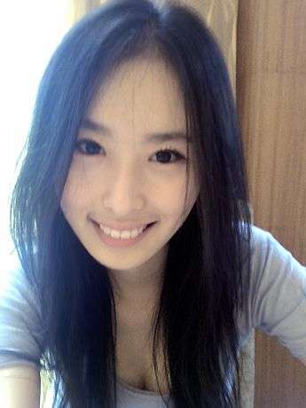 车模兽兽长发素颜自拍照