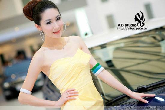 �������Գ�չ��Ʒ��Ů