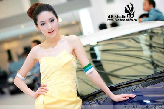 �������Գ�չ��Ʒ��Ů