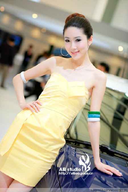 �������Գ�չ��Ʒ��Ů