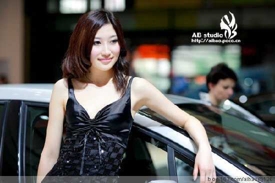 �������Գ�չ��Ʒ��Ů