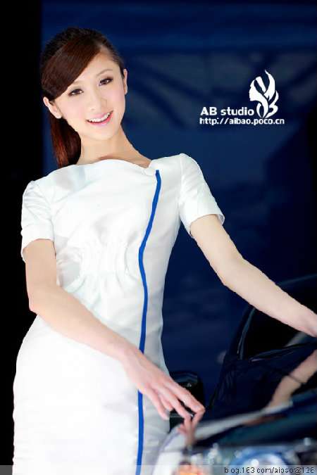 �������Գ�չ��Ʒ��Ů