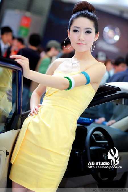 �������Գ�չ��Ʒ��Ů