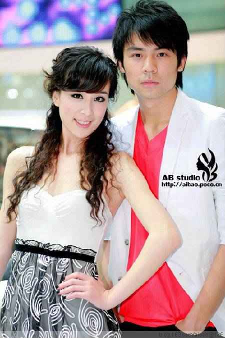 �������Գ�չ��Ʒ��Ů