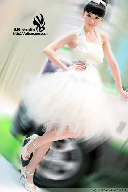 �������Գ�չ��Ʒ��Ů