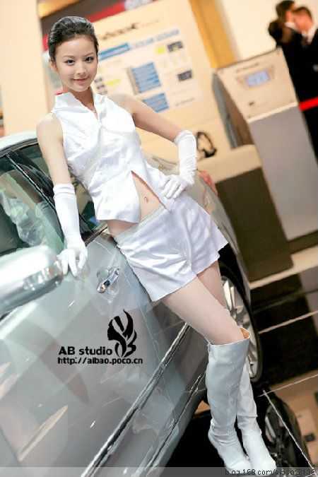 �������Գ�չ��Ʒ��Ů