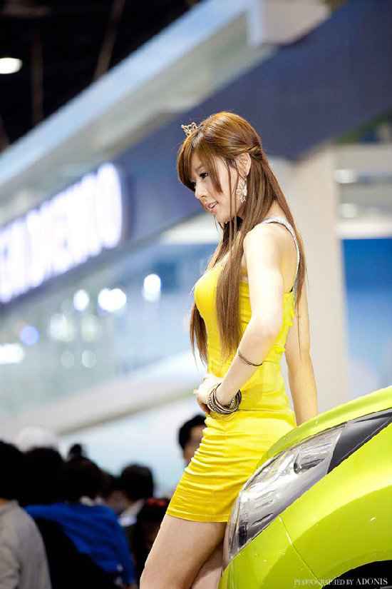 韩国顶级性感车模黄美姬