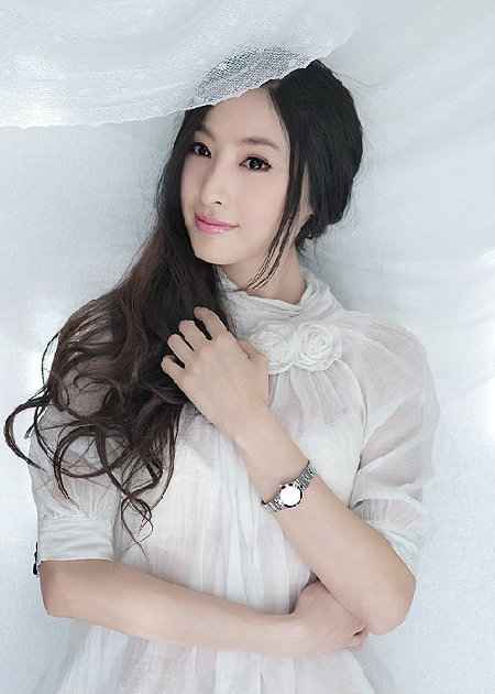绝美白皙的平面模特