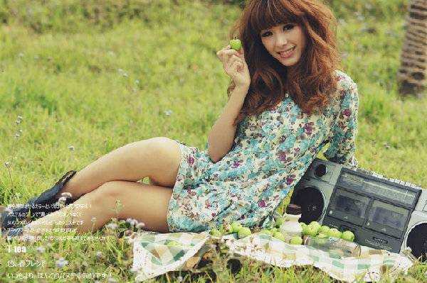 ��ϵƽ����Ůģ��ȹ��ƮƮ