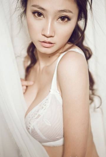 �Ը�У����Ů����