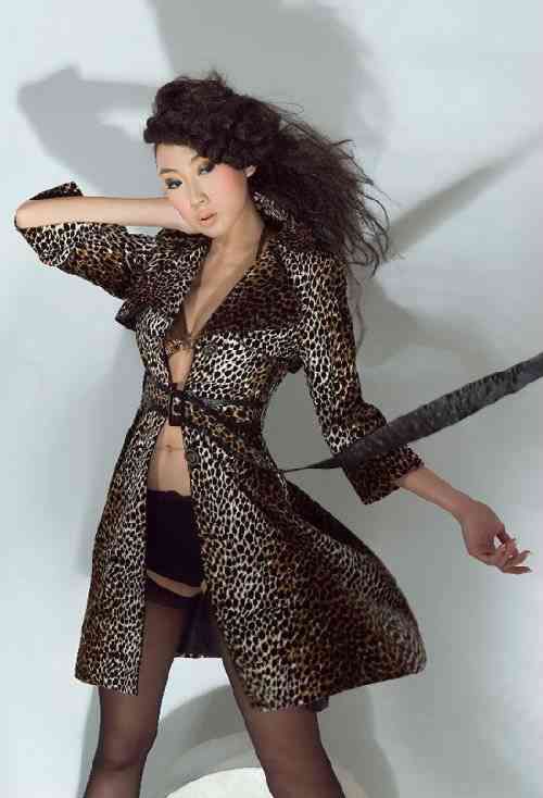 �Ը�У����Ů����