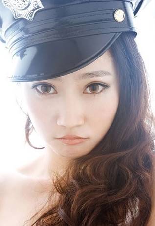 �Ը�У����Ů����