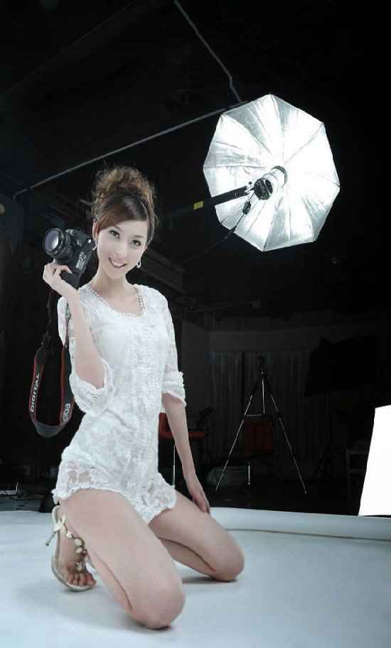 �Ըе���Ů��Ӱʦ�İ�ɫ�ջ�