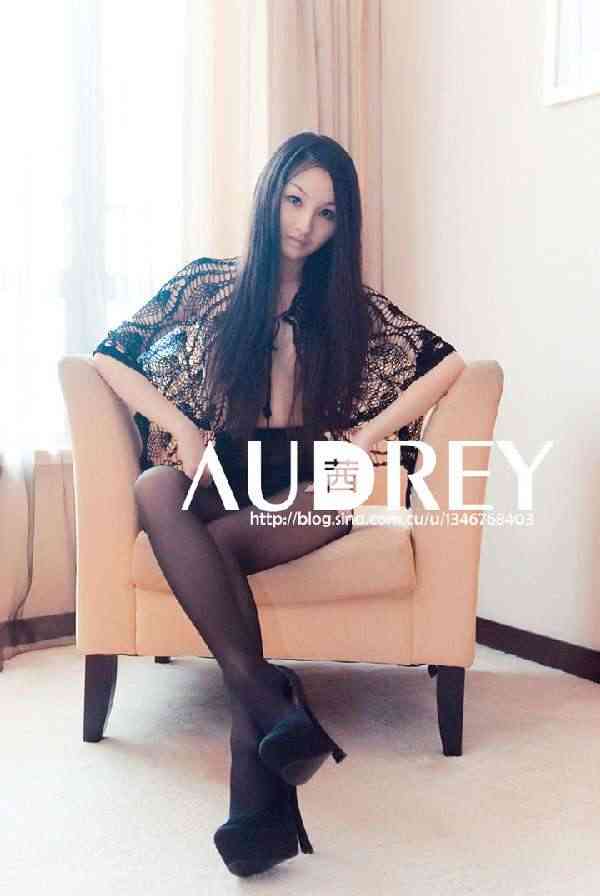 �Ը���Ů�����Լ��ĺ�˿����