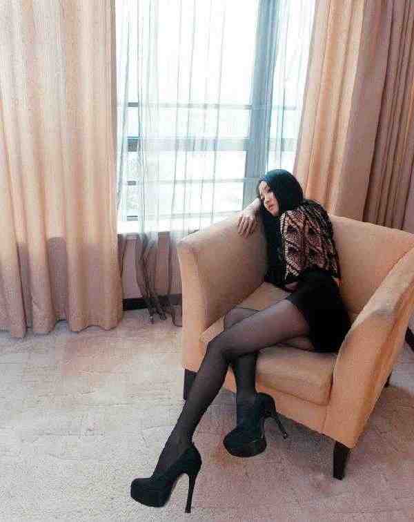 �Ը���Ů�����Լ��ĺ�˿����