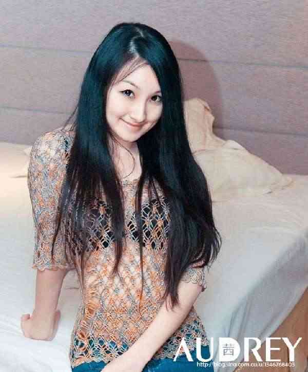 �Ը���Ů�����Լ��ĺ�˿����