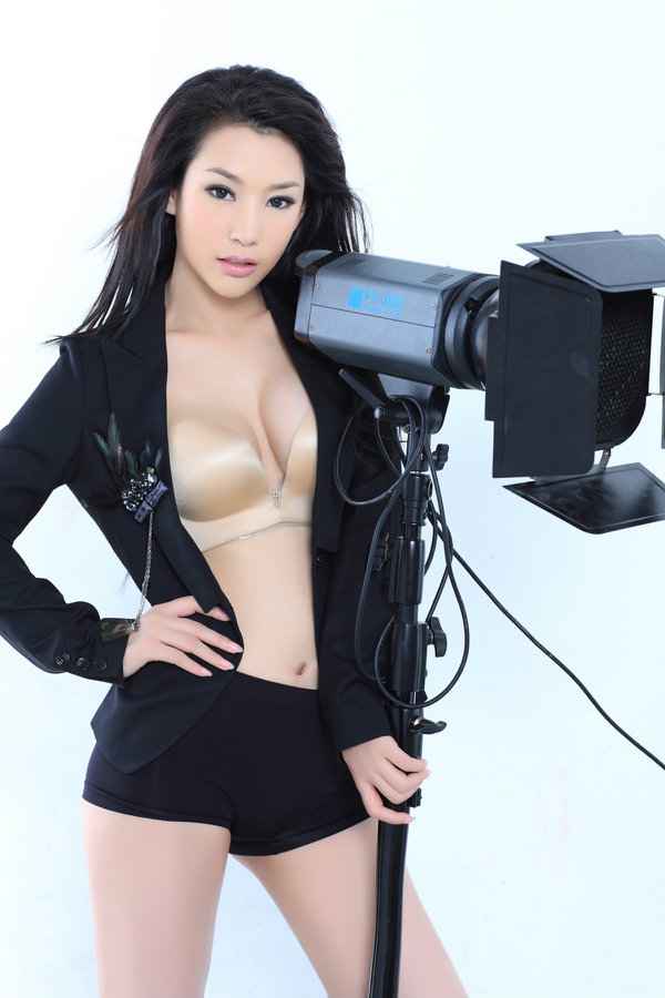 ���顱�˶ཿ,������Ӣ�۾�����