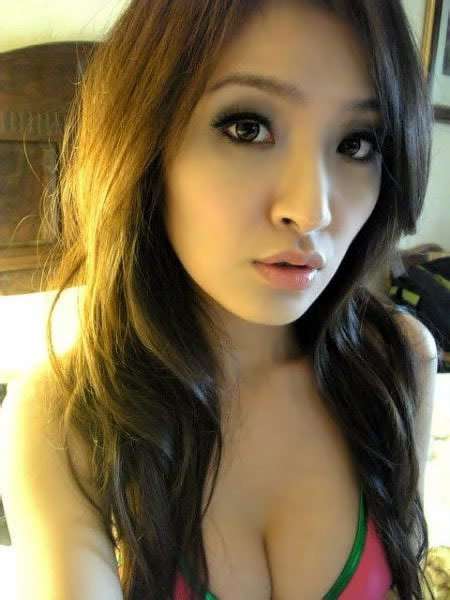 九零后富家MM 惹火自拍秀性感美胸