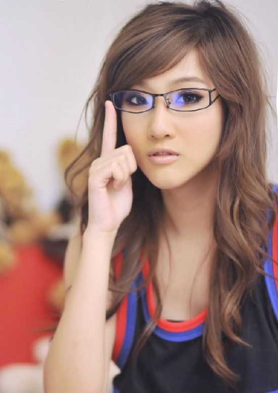 ������Ů����ױ�Ӽҷ�