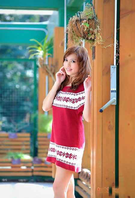 �崿������Ů��Ө��͸