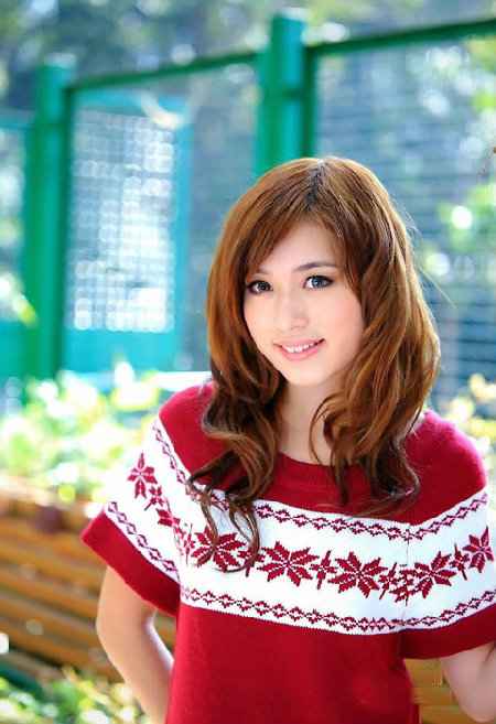 �崿������Ů��Ө��͸