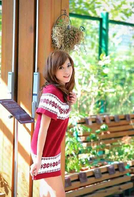 �崿������Ů��Ө��͸