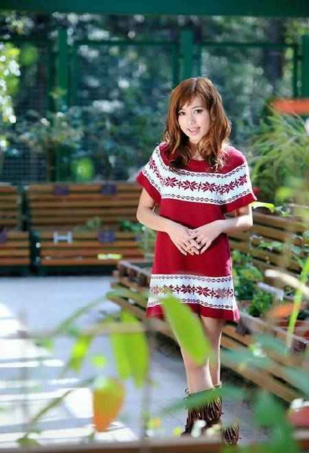 �崿������Ů��Ө��͸