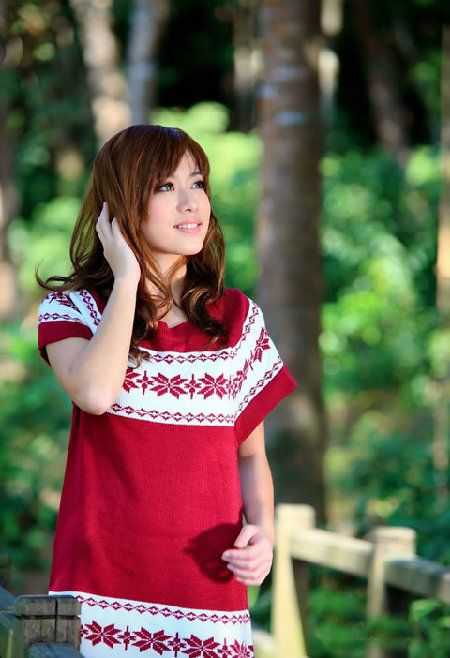 �崿������Ů��Ө��͸