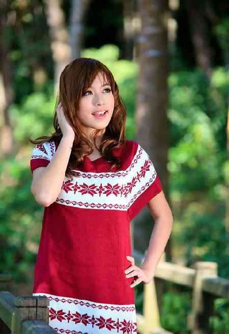 �崿������Ů��Ө��͸